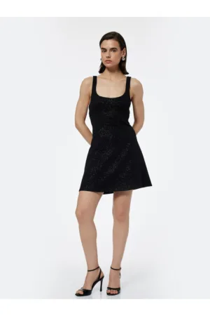 Rochie cu croiala in A - insertii stralucitoare si funda pe spate