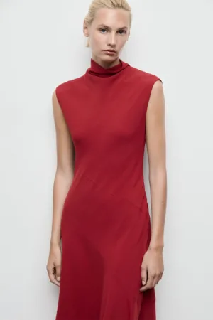 Rochie cu croiala pe bie si guler mediu