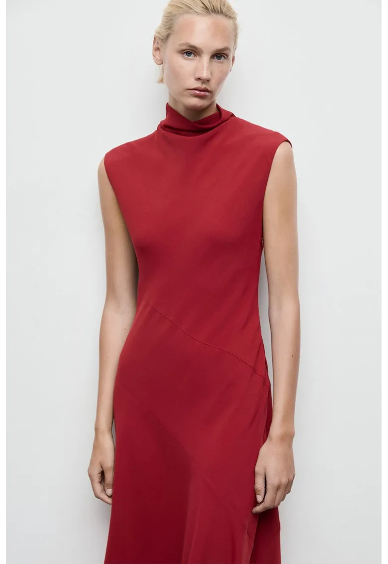 Rochie cu croiala pe bie si guler mediu