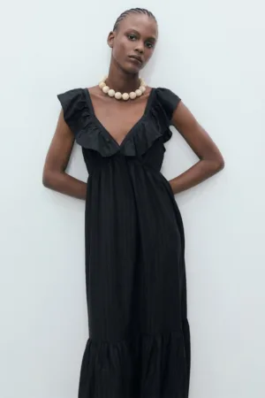 Rochie cu decolteu cu volane