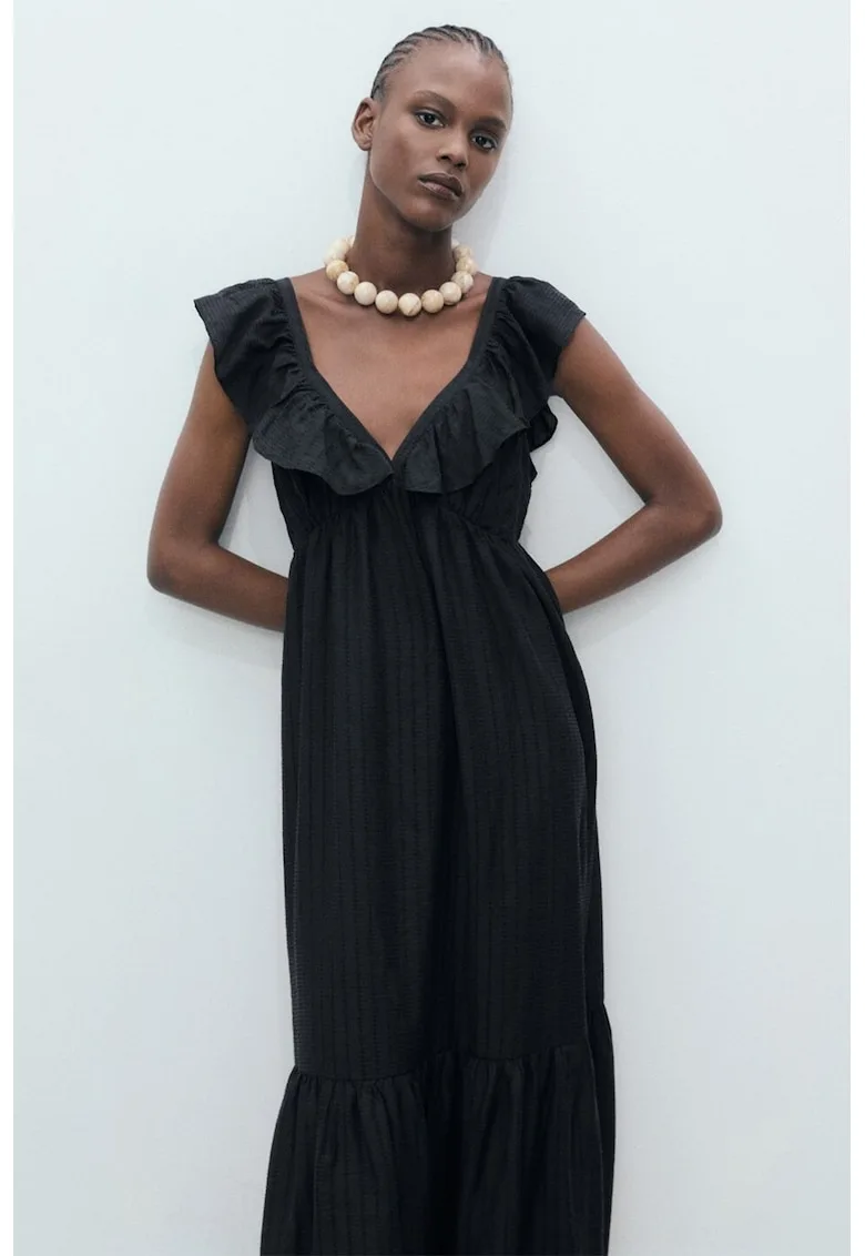 Rochie cu decolteu cu volane