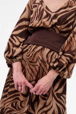 Rochie cu decolteu in V si crapatura adanca