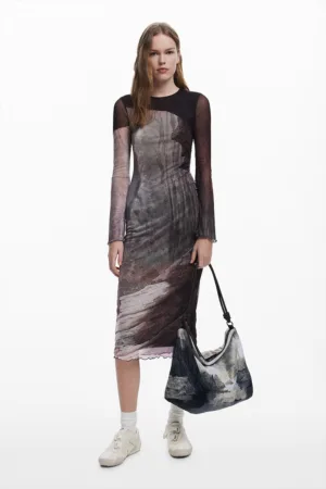 Rochie cu decolteu la baza gatului si terminatii valurite