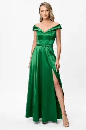 Rochie cu decolteu pe umeri si slit lateral adanc