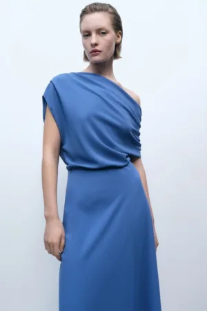 Rochie cu drapaje si decolteu asimetric