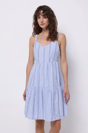 Rochie cu dungi si decolteu adanc pe spate