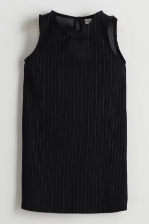 Rochie cu dungi si decupaj pe partea din spate