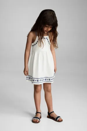 Rochie cu garnituri brodate - fara maneci