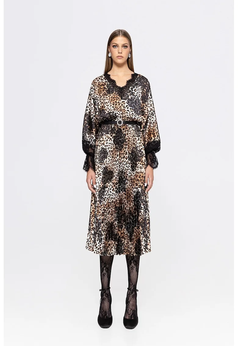 Rochie cu garnituri din dantela si decolteu in V