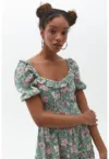 Rochie cu imprimeu - decolteu rotund si volane