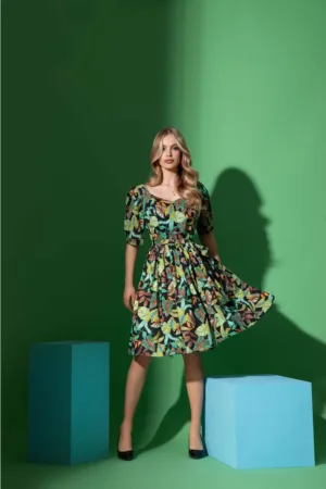 Rochie cu imprimeu tropical si maneci bufante