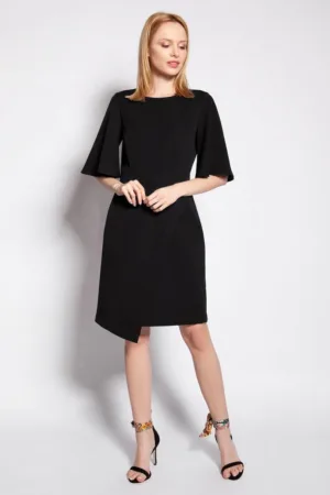Rochie cu maneci ample si croiala asimetrica