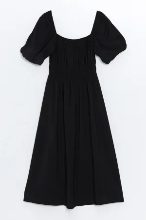 Rochie cu maneci scurte si decolteu patrat