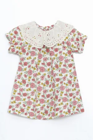 Rochie cu model floral si maneci scurte