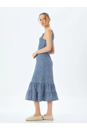 Rochie cu model floral si terminatie evazata