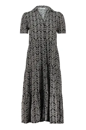 Rochie cu model stratificat si maneci scurte