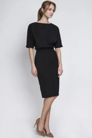 Rochie cu model uni si decolte barcuta