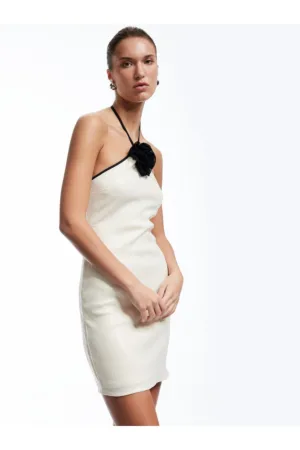 Rochie cu paiete si decolteu halter