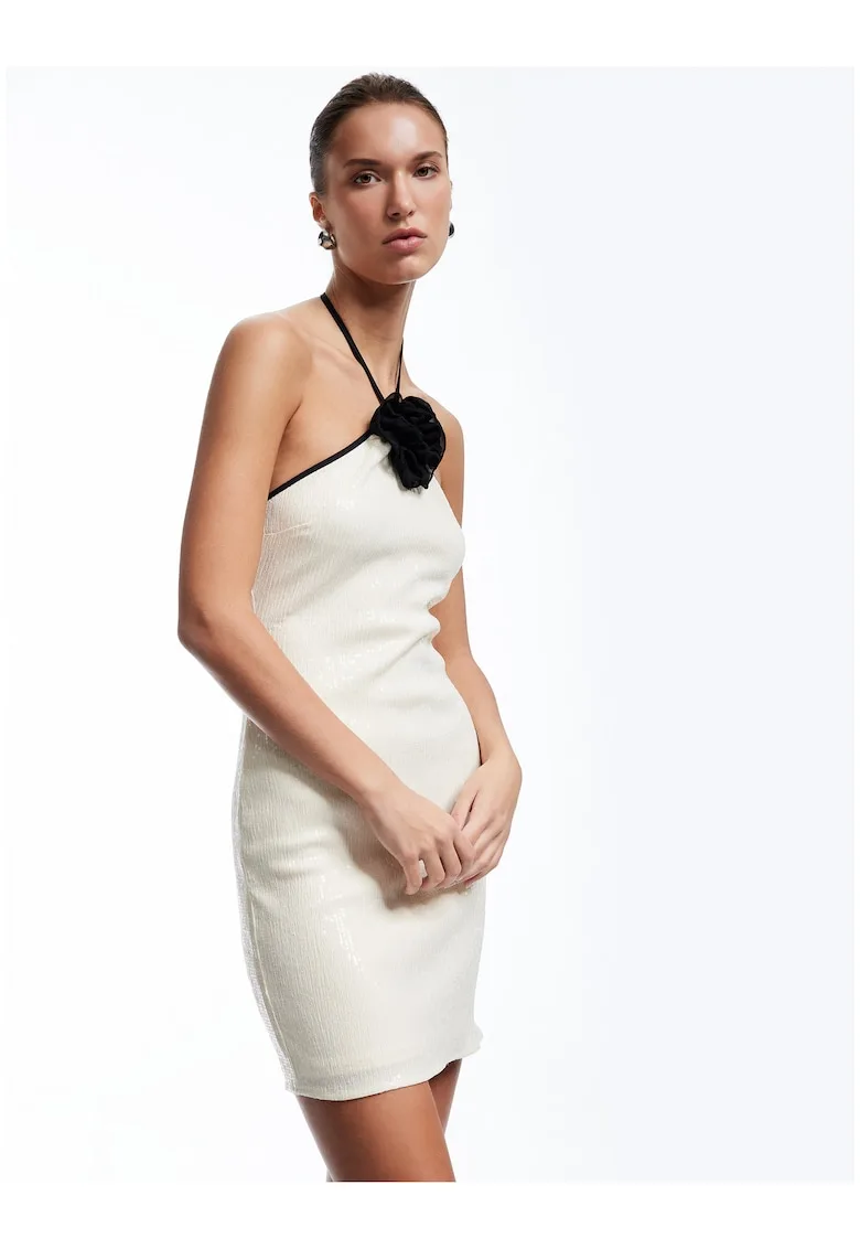 Rochie cu paiete si decolteu halter