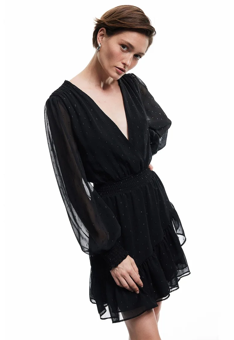 Rochie cu segmente semitransparente si decolteu in V