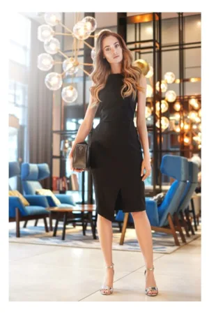 Rochie cu taietura asimetrica in fata - negru -