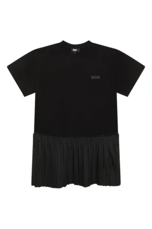 Rochie cu terminatie plisata si decolteu la baza gatului