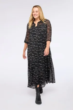 Rochie cu text si maneci trei sferturi