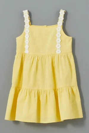 Rochie cu volane si detaliu floral