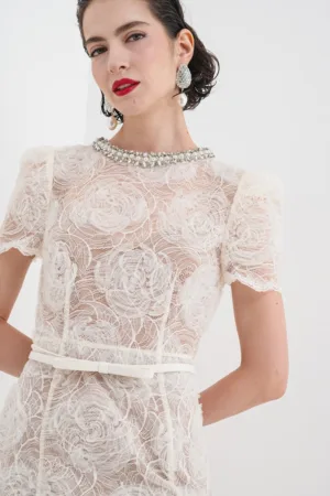 Rochie de dantela cu croiala in A si curea in talie