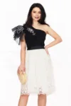 Rochie de ocazie bicolora in clos cu fulgi si pietre decorative