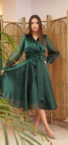 Rochie de ocazie din organza de culoare verde cu decolteu petrecut si cordon la talie