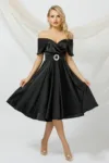 Rochie de ocazie neagra in clos confectionata din material fluida