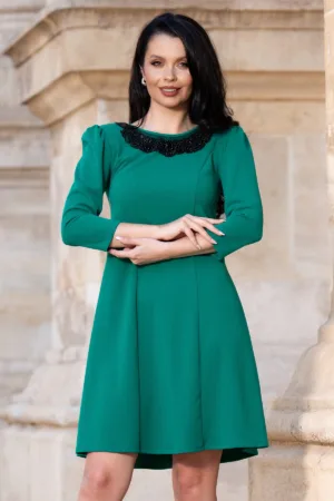 Rochie de ocazie verde evazata cu colier din margele negre