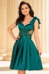 Rochie de ocazie verde in clos Aylin cu dantela si fundite pe umeri