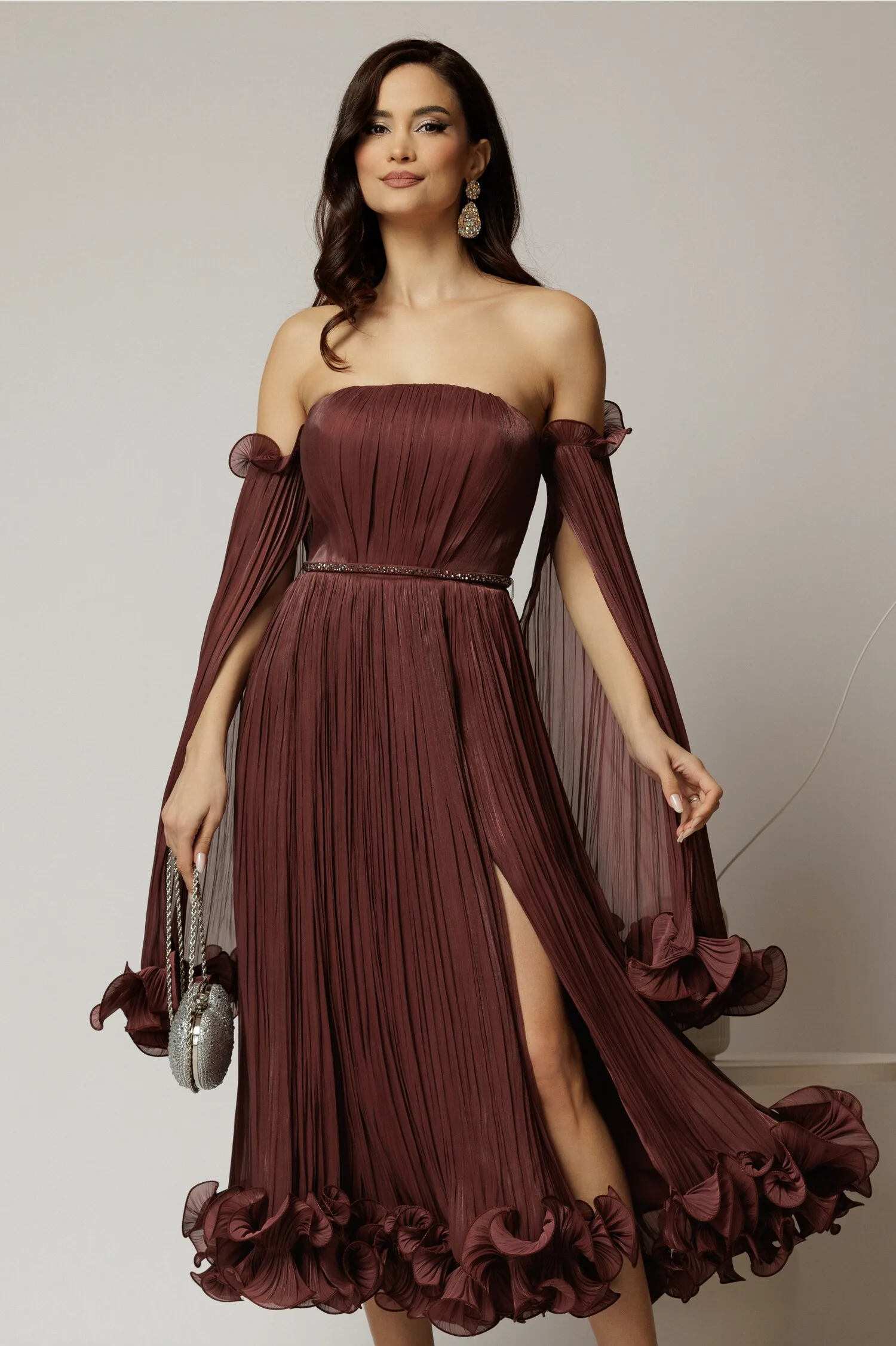 Rochie de seara maro ciocolata cu volanase din voal cu pelicula si maneci detasabile