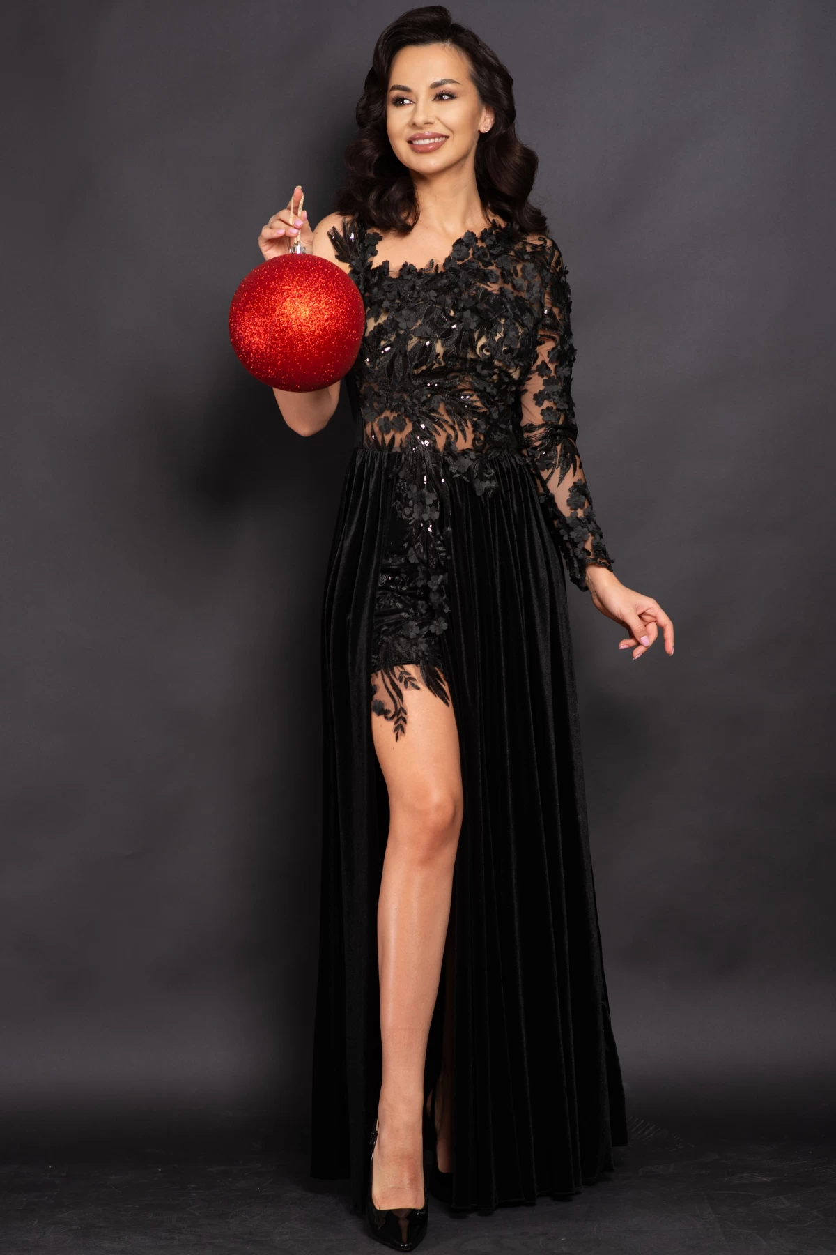 Rochie de seara neagra Amandine cu fusta din catifea si bust din flori 3D