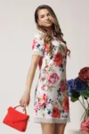 Rochie de zi din stofa alba cu trandafiri roz si dantela