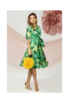 Rochie de zi eleganta in clos verde cu imprimeu pene de paun