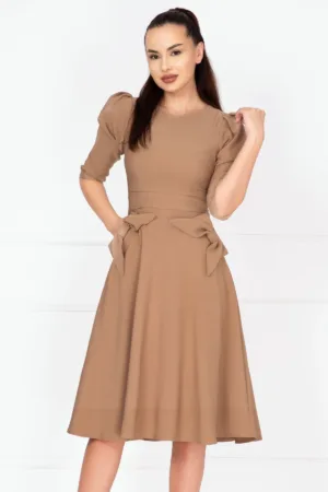 Rochie de zi in clos bej Helene cu fundite decorative