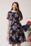Rochie de zi vaporaosa din voal bleumarin cu imprimeuri florale roz
