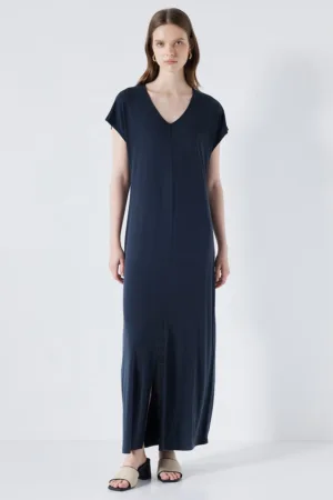 Rochie din amestec de modal cu croiala dreapta si slit frontal