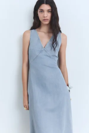 Rochie din denim cu decolteu in V - Albastru pastel -