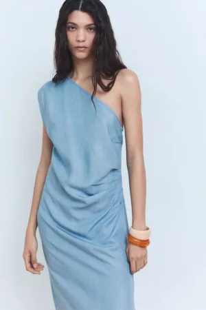 Rochie din lyocell cu slit lateral si decolteu pe un umar - Albastru pastel -