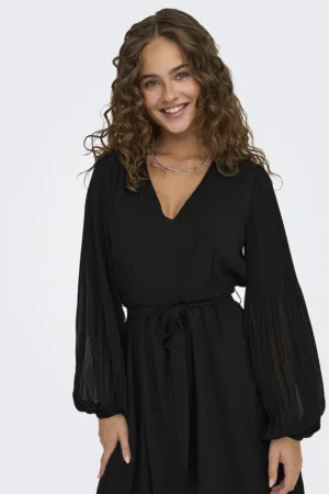 Rochie din sifon cu maneci plisee