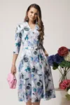 Rochie din stofa gri midi de zi cu imprimeuri florale albastre si decolteu