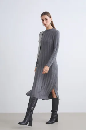 Rochie din tricot cu slituri laterale