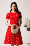 Rochie din viscoza rosie cu buline si curea in talie