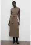Rochie dreapta cu o curea asortata in talie
