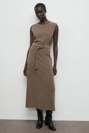 Rochie dreapta cu o curea asortata in talie