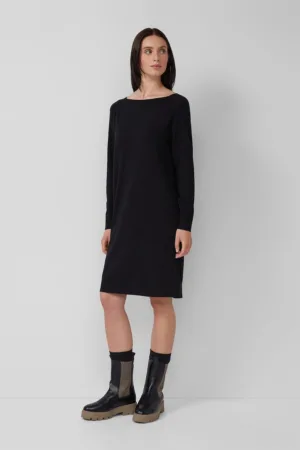 Rochie dreapta tricotata fin cu decolteu barcuta